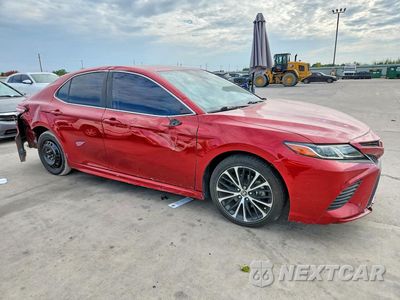 Czwarte zdjęcie samochodu z boku: 2020 TOYOTA CAMRY SE VIN:4T1G11AK3LU391459 - miniatura