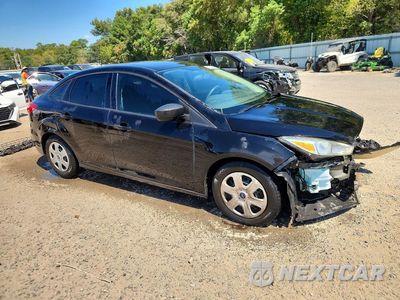 Czwarte zdjęcie samochodu z boku: 2016 FORD FOCUS S VIN:1FADP3E27GL379005 - miniatura