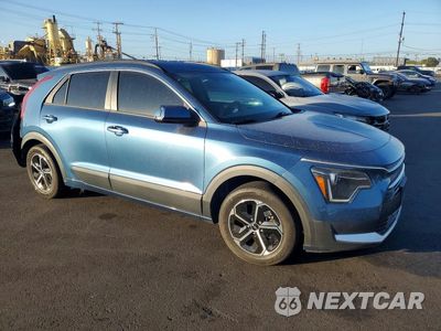 Czwarte zdjęcie samochodu z boku: 2023 KIA NIRO EX VIN:KNDCR3LE5P5084776 - miniatura