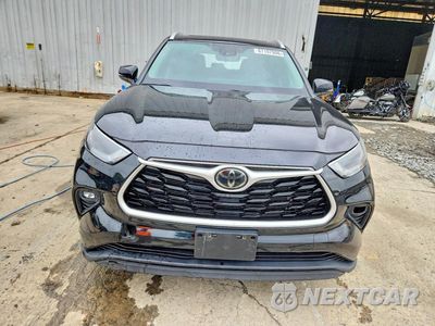 Piąte zdjęcie samochodu w środku: 2023 TOYOTA HIGHLANDER XLE VIN:5TDKDRBH2PS041581 - miniatura