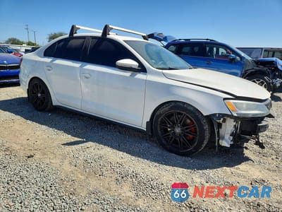Czwarte zdjęcie samochodu z boku: 2013 VOLKSWAGEN JETTA GLI VIN:3VW4T7AJXDM291096 - miniatura