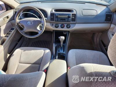 Zdjęcie 8 z 12 samochodu: 2002 TOYOTA CAMRY LE VIN:4T1BE30K62U025862 - miniatura