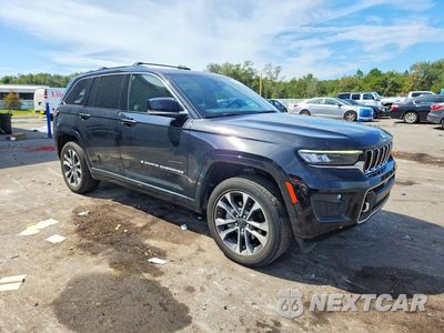 Czwarte zdjęcie samochodu z boku: 2023 JEEP GRAND CHEROKEE OVERLAND VIN:1C4RJHDG4PC670511 - miniatura