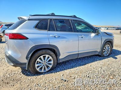 Trzecie zdjęcie samochodu z tyłu: 2022 TOYOTA COROLLA CROSS LE VIN:7MUCAABG9NV036810 - miniatura