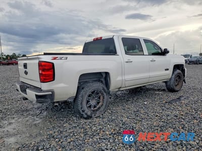 Trzecie zdjęcie samochodu z tyłu: 2018 CHEVROLET SILVERADO K1500 LT VIN:3GCUKRECXJG167126 - miniatura