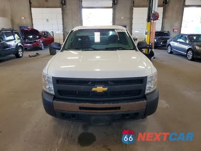 Piąte zdjęcie samochodu w środku: 2013 CHEVROLET SILVERADO K1500 VIN:1GCRKPEA0DZ102055 - miniatura