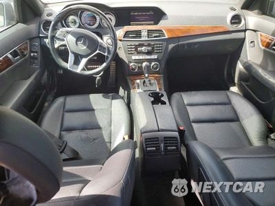 Zdjęcie 8 z 12 samochodu: 2014 MERCEDES-BENZ C 250 VIN:WDDGF4HB1EA956041 - miniatura