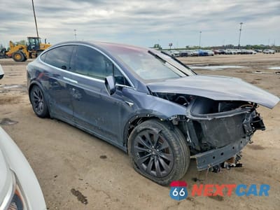 Czwarte zdjęcie samochodu z boku: 2018 TESLA MODEL X VIN:5YJXCAE28JF101280 - miniatura