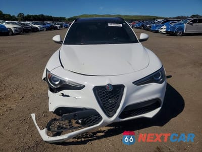 Piąte zdjęcie samochodu w środku: 2019 ALFA ROMEO STELVIO TI VIN:ZASPAKBN1K7C30566 - miniatura
