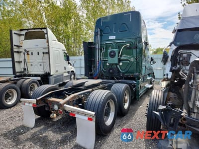 Trzecie zdjęcie samochodu z tyłu: 2018 FREIGHTLINER CASCADIA 126 VIN:3AKJHHDR7JSHU5624 - miniatura