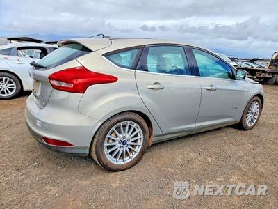 Trzecie zdjęcie samochodu z tyłu: 2016 FORD FOCUS BEV VIN:1FADP3R44GL372900 - miniatura