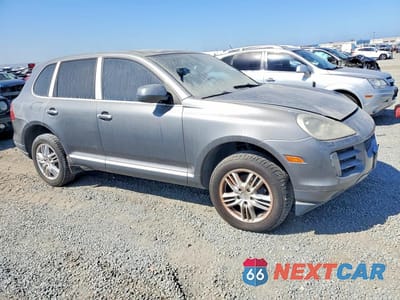 Czwarte zdjęcie samochodu z boku: 2008 PORSCHE CAYENNE VIN:WP1AA29P48LA04347 - miniatura