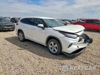 Czwarte zdjęcie samochodu z boku: 2020 TOYOTA HIGHLANDER LE VIN:5TDZZRAH7LS510305 - miniatura