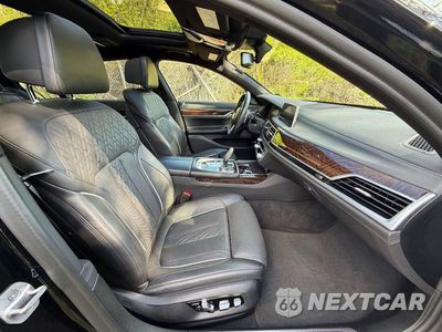 Piąte zdjęcie samochodu w środku: 2022 BMW 7ER XI VIN:WBA7T4C03NCK23662 - miniatura