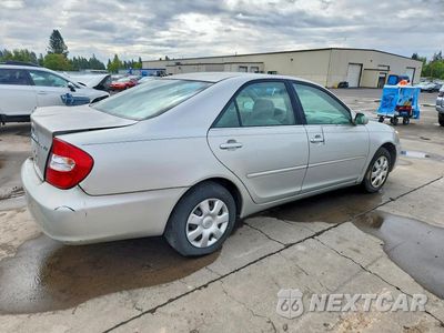 Trzecie zdjęcie samochodu z tyłu: 2004 TOYOTA CAMRY LE VIN:4T1BE32K24U860213 - miniatura