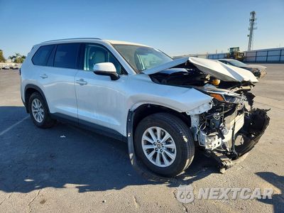 Czwarte zdjęcie samochodu z boku: 2025 TOYOTA GRAND HIGHLANDER XLE VIN:5TDAAAA52SS020915 - miniatura
