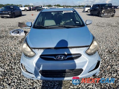 Piąte zdjęcie samochodu w środku: 2012 HYUNDAI ACCENT SE VIN:KMHCU5AE7CU040982 - miniatura