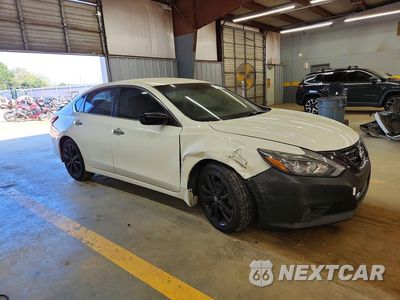 Czwarte zdjęcie samochodu z boku: 2018 NISSAN ALTIMA 2.5 SR VIN:1N4AL3APXJC157551 - miniatura