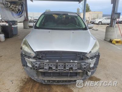 Piąte zdjęcie samochodu w środku: 2015 FORD FOCUS SE VIN:1FADP3F27FL221941 - miniatura