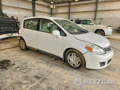 Czwarte zdjęcie samochodu z boku: 2012 NISSAN VERSA 1.8 S VIN:3N1BC1CP2CL370990 - miniatura