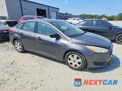 Czwarte zdjęcie samochodu z boku: 2016 FORD FOCUS S VIN:1FADP3E26GL241407 - miniatura