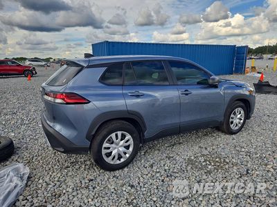 Trzecie zdjęcie samochodu z tyłu: 2026 TOYOTA COROLLA CROSS L VIN:7MUAAAAG2TV180396 - miniatura