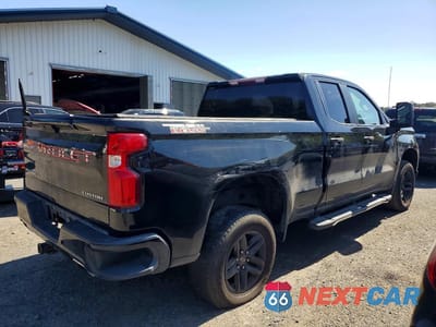 Trzecie zdjęcie samochodu z tyłu: 2019 CHEVROLET SILVERADO K1500 TRAIL BOSS CUSTOM VIN:1GCRYCEF1KZ258055 - miniatura