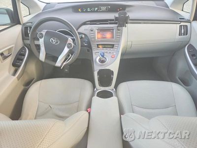 Zdjęcie 8 z 12 samochodu: 2013 TOYOTA PRIUS THREE VIN:JTDKN3DU0D1645658 - miniatura