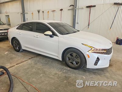 Czwarte zdjęcie samochodu z boku: 2021 KIA K5 LXS VIN:5XXG14J28MG017488 - miniatura