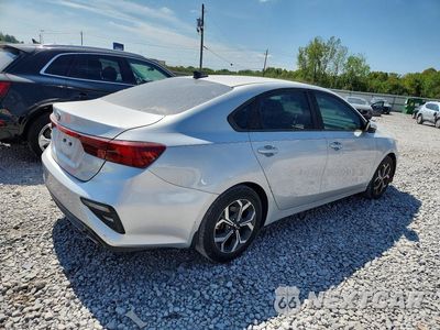 Trzecie zdjęcie samochodu z tyłu: 2019 KIA FORTE LXS VIN:3KPF24AD8KE122077 - miniatura