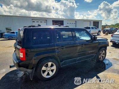 Trzecie zdjęcie samochodu z tyłu: 2015 JEEP PATRIOT LIMITED VIN:1C4NJPCB0FD372643 - miniatura