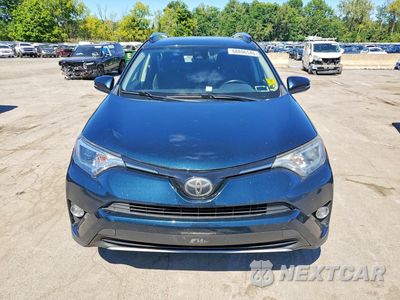 Piąte zdjęcie samochodu w środku: 2018 TOYOTA RAV4 XLE VIN:JTMRFREV1JD239842 - miniatura