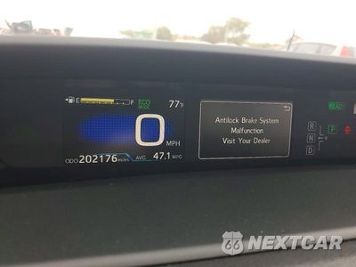 Zdjęcie 9 z 13 samochodu: 2018 TOYOTA PRIUS FOUR TOURING VIN:JTDKARFU6J3055394 - miniatura