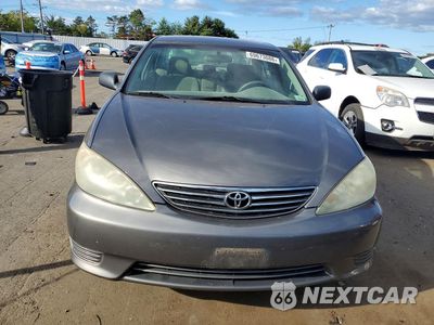 Piąte zdjęcie samochodu w środku: 2005 TOYOTA CAMRY STANDARD VIN:4T1BE32K35U958393 - miniatura
