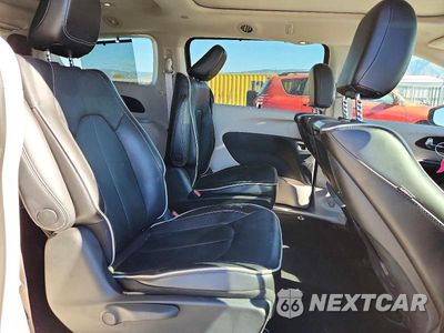 Zdjęcie 11 z 14 samochodu: 2023 CHRYSLER PACIFICA HYBRID LIMITED VIN:2C4RC1S70PR588934 - miniatura