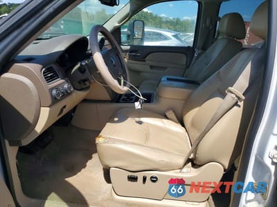 Zdjęcie 7 z 12 samochodu: 2011 GMC SIERRA K2500 SLT VIN:1GT121C80BF209311 - miniatura