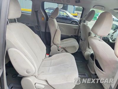 Zdjęcie 10 z 12 samochodu: 2014 TOYOTA SIENNA LE VIN:5TDJK3DC7ES082091 - miniatura