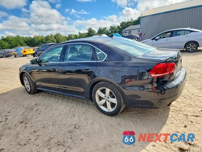 Drugie zdjęcie samochodu z przodu: 2015 VOLKSWAGEN PASSAT S VIN:1VWAT7A38FC087552 - miniatura
