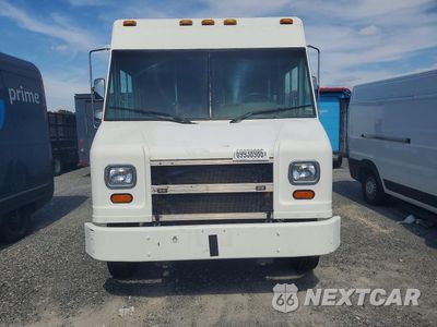 Piąte zdjęcie samochodu w środku: 1998 FREIGHTLINER MT45G CHASSIS DELIVERY TRUCK VIN:4UZA4FF49WC912229 - miniatura