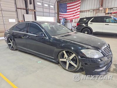 Czwarte zdjęcie samochodu z boku: 2013 MERCEDES-BENZ S 550 VIN:WDDNG7DB0DA514121 - miniatura