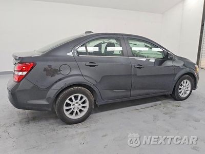 Trzecie zdjęcie samochodu z tyłu: 2020 CHEVROLET SONIC LT VIN:1G1JD5SB4L4142121 - miniatura