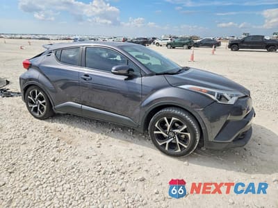 Czwarte zdjęcie samochodu z boku: 2018 TOYOTA C-HR XLE VIN:NMTKHMBXXJR059105 - miniatura