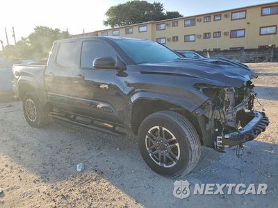 Czwarte zdjęcie samochodu z boku: 2025 TOYOTA TACOMA TRD SPORT VIN:3TYKB5FN8ST020360 - miniatura