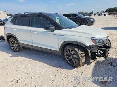 Czwarte zdjęcie samochodu z boku: 2024 VOLKSWAGEN TAOS SE VIN:3VVVX7B25RM018787 - miniatura