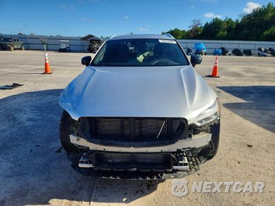 Piąte zdjęcie samochodu w środku: 2018 VOLVO XC60 T6 R-DESIGN VIN:LYVA22RM1JB117185 - miniatura