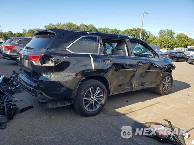 Trzecie zdjęcie samochodu z tyłu: 2019 TOYOTA HIGHLANDER XLE VIN:5TDJZRFH6KS566465 - miniatura