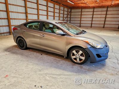 Czwarte zdjęcie samochodu z boku: 2013 HYUNDAI ELANTRA GLS VIN:5NPDH4AE4DH259076 - miniatura