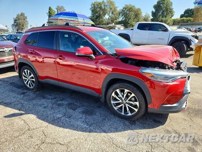 Czwarte zdjęcie samochodu z boku: 2022 TOYOTA COROLLA CROSS XLE VIN:7MUEAABGXNV031091 - miniatura