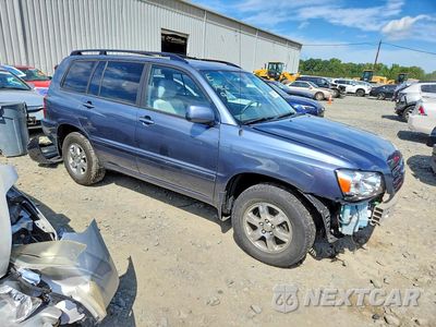 Czwarte zdjęcie samochodu z boku: 2005 TOYOTA HIGHLANDER BASE VIN:JTEEP21A050121361 - miniatura