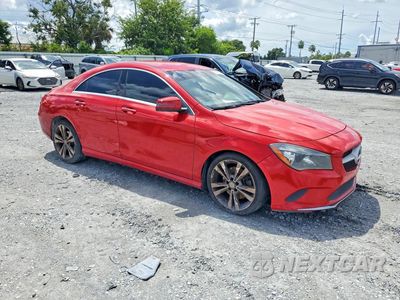 Czwarte zdjęcie samochodu z boku: 2017 MERCEDES-BENZ CLA 250 VIN:WDDSJ4EB8HN444660 - miniatura